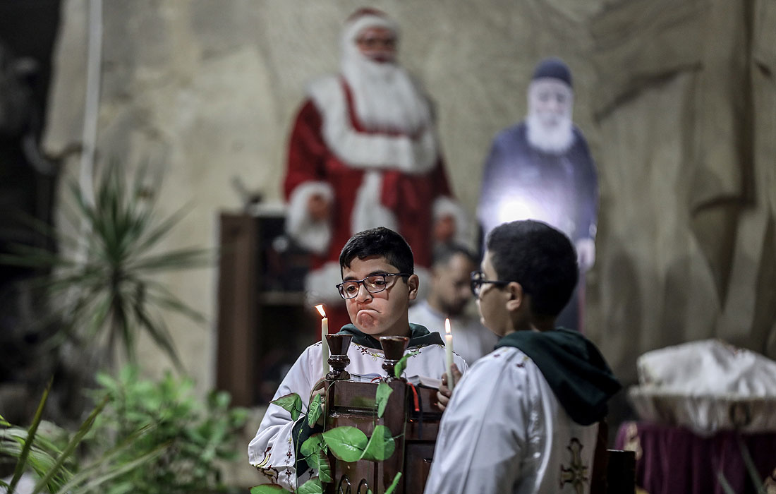 Египет. Каир. Православные христиане-копты принимают участие в мессе по случаю Рождества