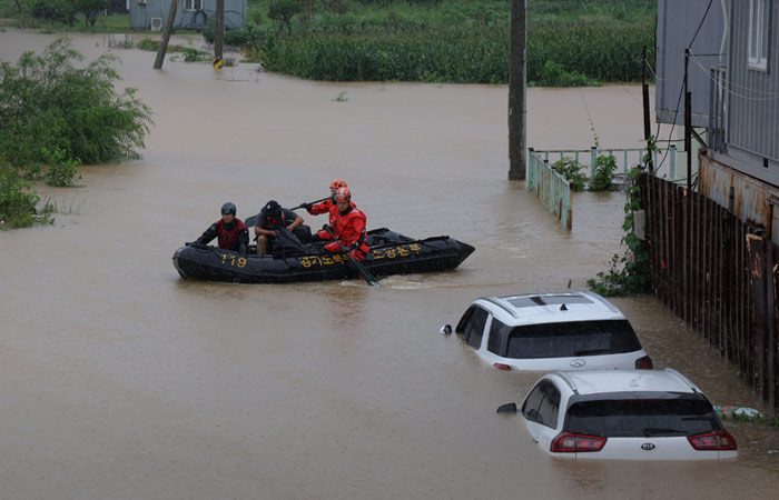 В Южной Корее ливни нарушили работу транспорта и школ