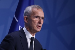 Столтенберг заявил, что НАТО в случае переизбрания Трампа продолжит существовать