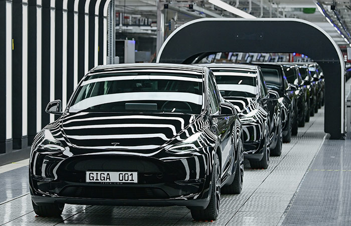 Tesla начнет использовать человекоподобных роботов в 2025 году