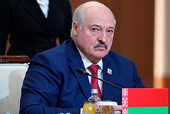 Лукашенко прилетел в Петербург