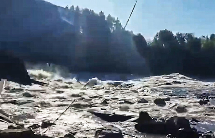 Человек погиб из-за размыва дамбы Беломорканала в Карелии