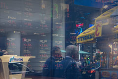 Рынок акций США слабо растет в начале торгов