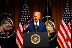 Байден сообщил, что США в последнее время поддерживают прямой контакт с Украиной