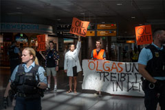 Акции протеста экоактивистов привели к перебоям в работе аэропортов ФРГ