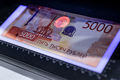 Доля рублевых платежей во внешнеторговом обороте РФ в июне выросла до 43%