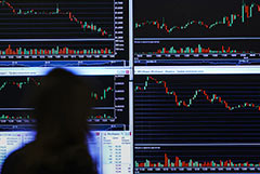 Индекс МосБиржи упал ниже 2700 пунктов