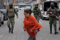 В ходе беспорядков в Эквадоре погибли 13 человек, в том числе полицейские