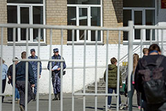 В Челябинске после нападения школьника с молотком задержали двух подозреваемых