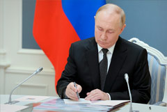 Путин продлил продовольственное эмбарго сразу на два года