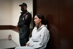 Суд в Москве отправил под домашний арест блогеров Чекалиных