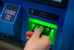 Кабмин предложил расширить возможности удаленного открытия банковских счетов