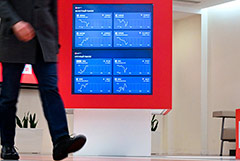 Рынок акций РФ развернулся вниз на решении ЦБ РФ повысить ставку до 21%