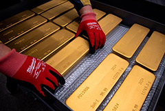 Цена золота обновила рекорд, поднявшись выше $2800 за унцию