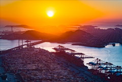 Порт Шанхая сохранил статус мирового лидера по обороту контейнеров 15-й год подряд