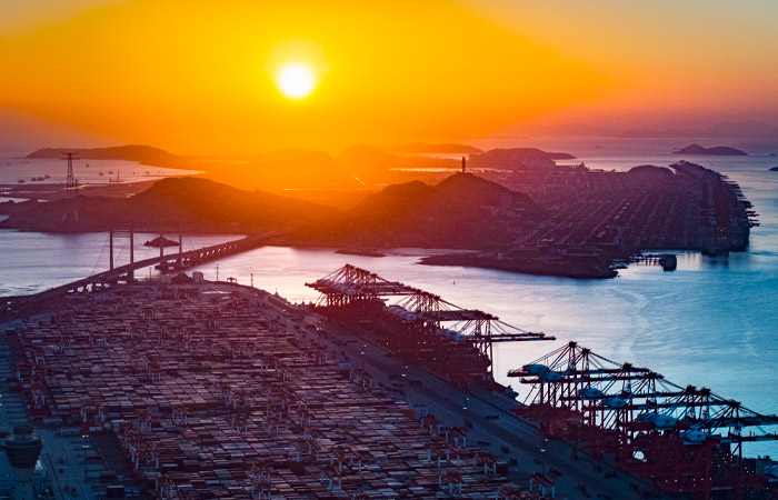 Порт Шанхая сохранил статус мирового лидера по обороту контейнеров 15-й год подряд