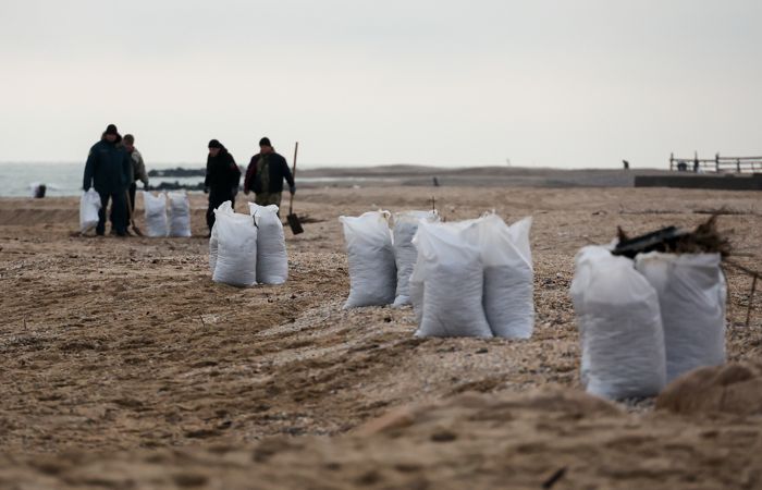 Азовское побережье Запорожской области очистили от мазута
