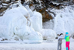 Туроператоры не опасаются срыва зимнего сезона на Байкале из-за тонкого льда