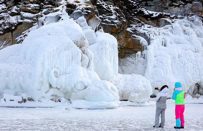 Туроператоры не опасаются срыва зимнего сезона на Байкале из-за тонкого льда