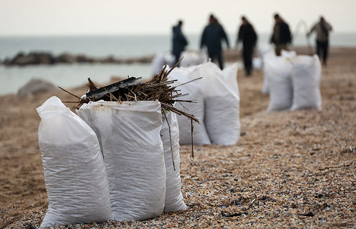 Около 159 тонн загрязненного мазутом грунта вывезли с пляжей Севастополя
