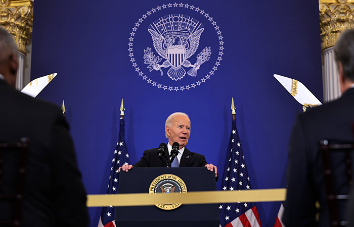 Байден "превентивно" помиловал бывшего "архитектора" борьбы против COVID-19