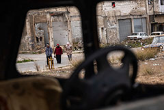 Главы МИД ЕС согласились смягчать санкции против Сирии