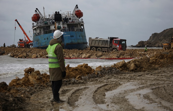 Очистка аварийного танкера "Волгонефть-239" от мазута полностью завершена