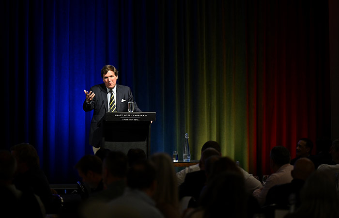 Песков назвал бездоказательными слова журналиста Карлсона о попытках убить Путина