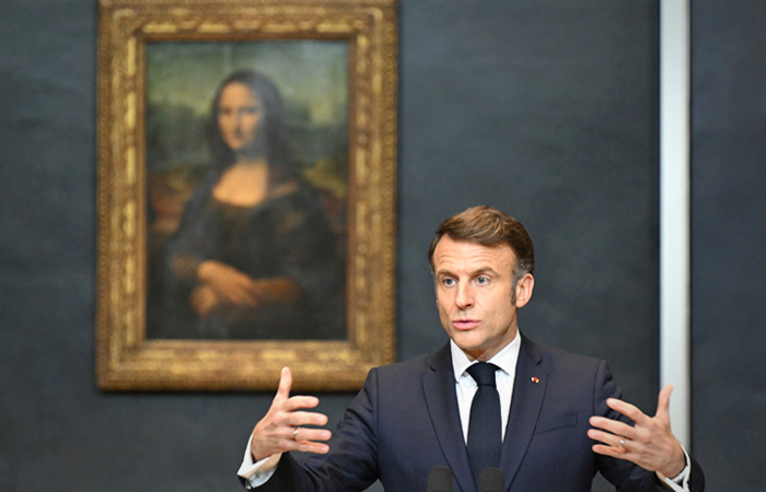 Макрон пообещал построить новый вход для Лувра и перенести "Мону Лизу"