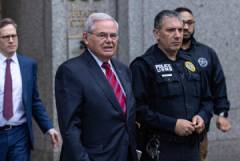 Экс-сенатор Менендес приговорен к 11 годам тюремного заключения по делу о коррупции