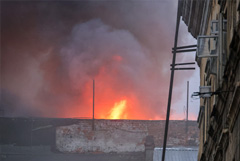 Площадь пожара на северо-западе Москвы увеличилась до 2 тыс. кв. м