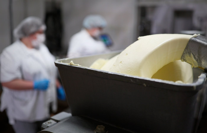 Кабмин освободил производителей сливочного масла и яиц от допвыплат ритейлерам