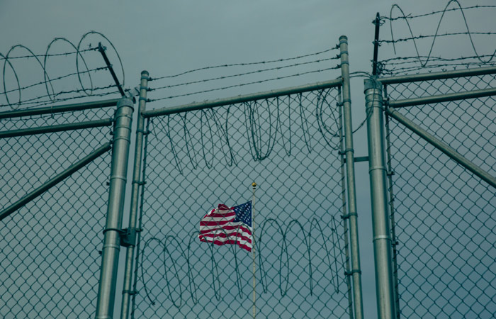 США выдворили первую группу нелегалов на военную базу в Гуантанамо на Кубе