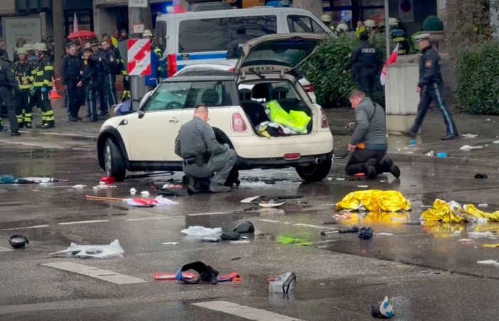 В Мюнхене автомобиль наехал на пешеходов, есть пострадавшие