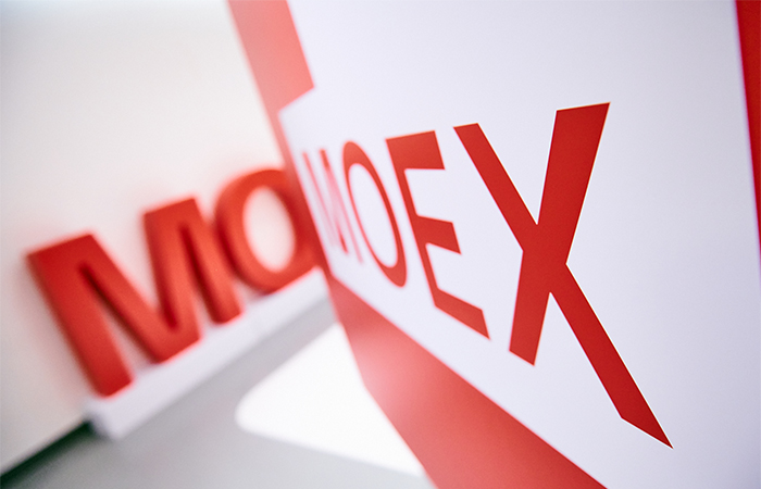 Индекс МосБиржи упал ниже 3280п на фоне комментариев о переговорах США-РФ по Украине