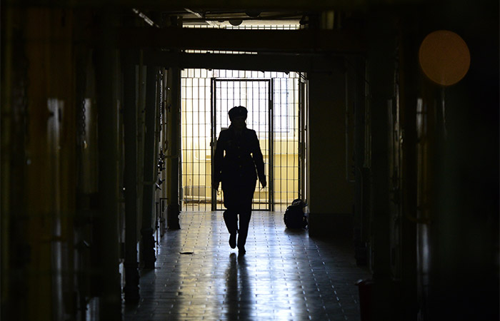 Дума приняла закон об ограничении случаев заключения под стражу