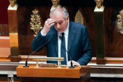 Французский премьер преодолел очередной вотум недоверия в парламенте