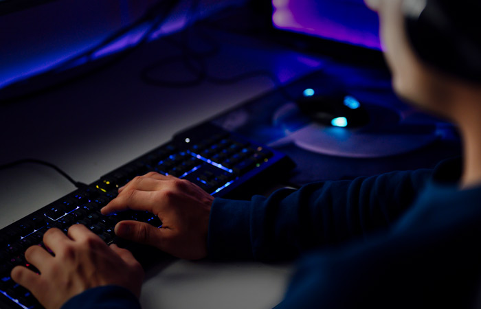 Сервис Steam по требованию РКН заблокировал для россиян игру Desert Stalker