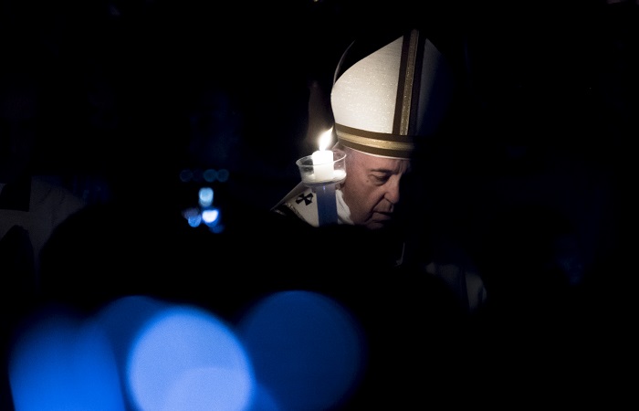 Состояние папы римского остается критическим