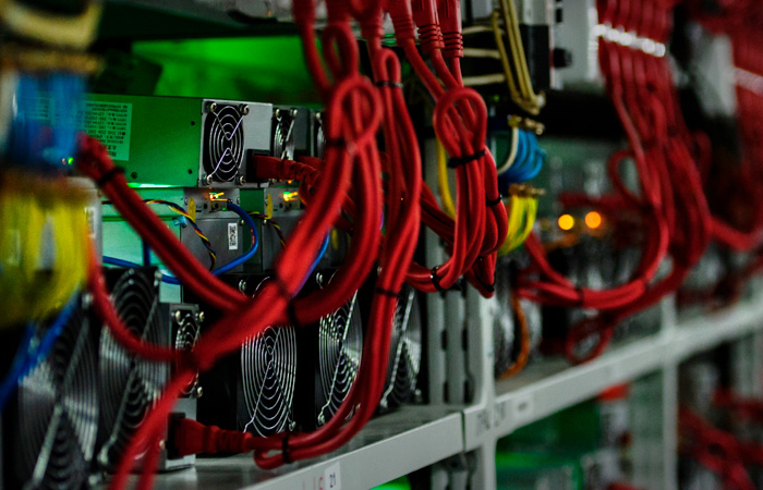 Иркутский губернатор сообщил о переносе "серых" криптоферм в гаражные кооперативы