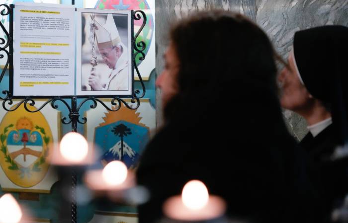 Папе римскому потребовалась механическая вентиляция легких