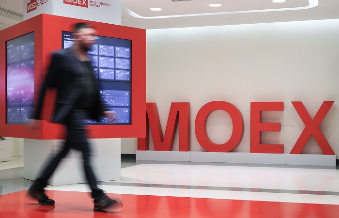 Рынок акций РФ открылся в утреннюю сессию понижением индекса IMOEX2 на 0,1%