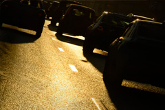 Власти Москвы рекомендуют водителям не торопиться менять зимнюю резину на летнюю