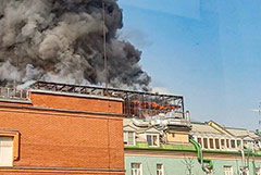 В Москве на улице Тимура Фрунзе загорелось шестиэтажное здание