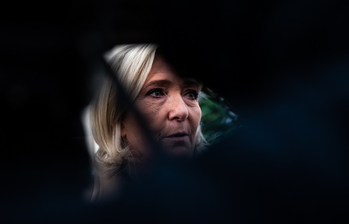 Ле Пен считает "скорбным днем для демократии" запрет на ее участие в выборах