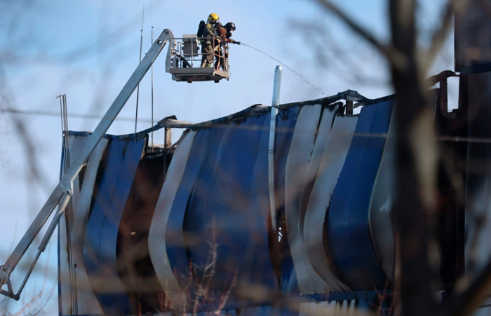Прокуратура и СКР начали проверку в связи с пожаром на Онежском судозаводе