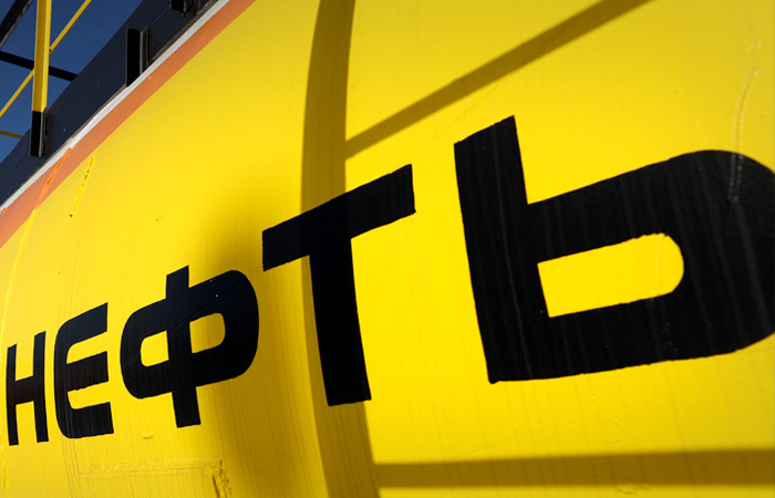 Российские нефтяники в марте получили по демпферу 100,3 млрд рублей