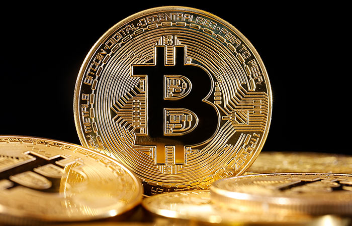 Биткойн упал до минимума с ноября