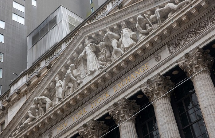 Уолл-стрит закрылась падением индексов на 2,5-4,3% в четверг