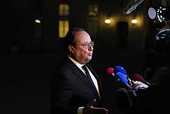 Бывший президент Франции Олланд высказался против досрочной отставки Макрона